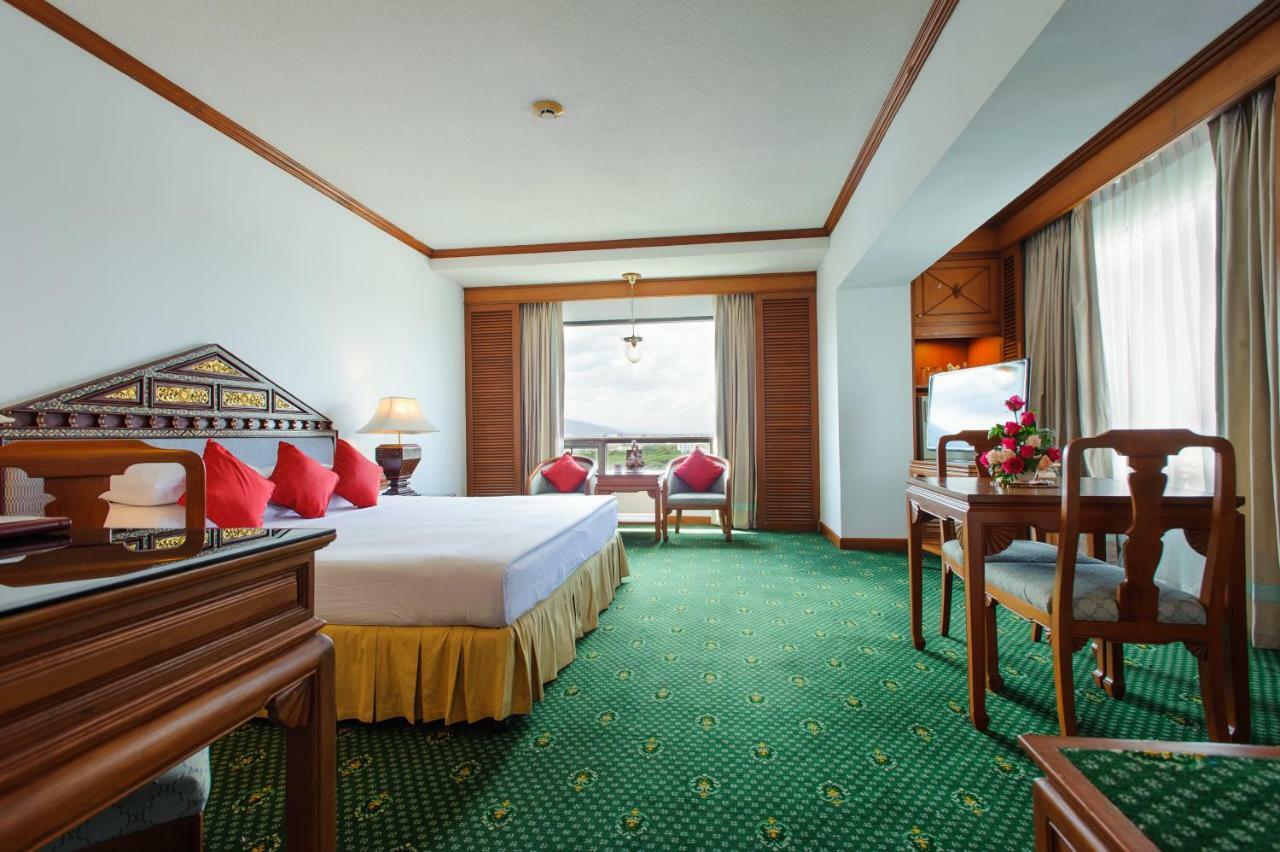 The Park Hotel, Чіангмай Екстер'єр фото